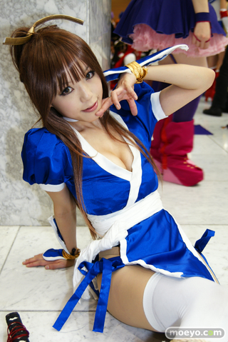 Illustration for article titled More Cosplayers To Poke Your Eyes Out